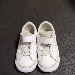 Girls Nike court legacy White and Pink Sneakers size toddler 8